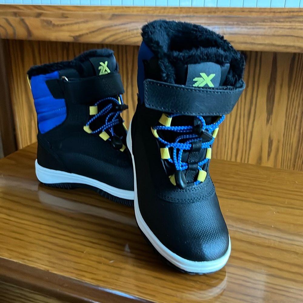 Unisex kids’ snow boots, like new